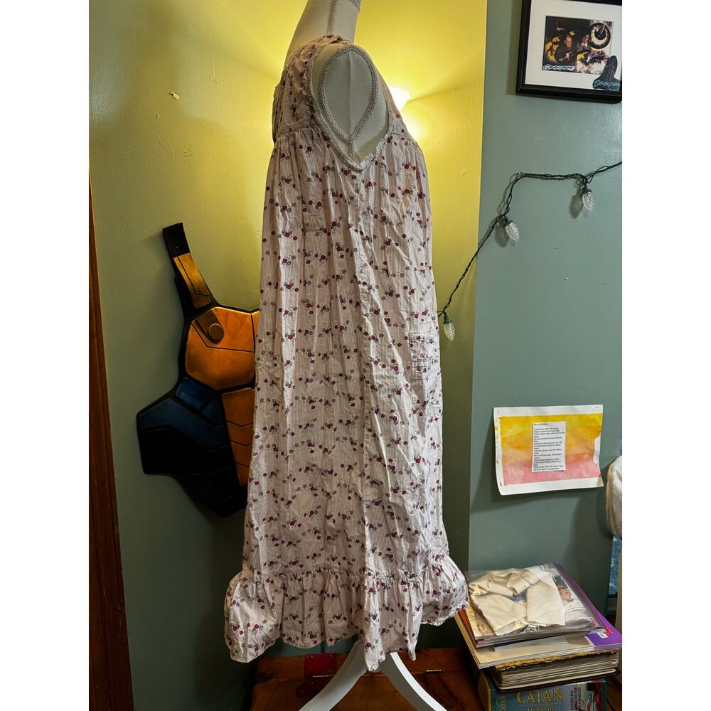 Vintage Floor Length Button Up Sleeveless Nightgown Pleated Bodice Lace Detail - Picture 4 of 4